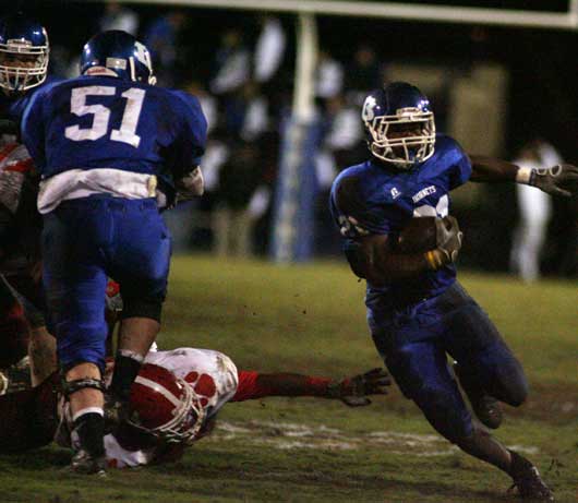 Chris Rycraw cuts upfield after getting a block from Kaleb Burns (51). (Photo by Rick Nation)