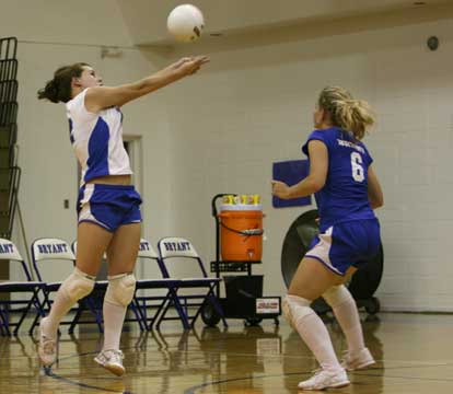 Kasey Baker reaches for a reverse return in front of teammate Lauren Reed. (Photo by Rick Nation)