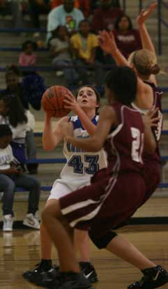 Courtney Davidson pulls up for a jumper during Monday night's game. (Photo by Rick Nation)