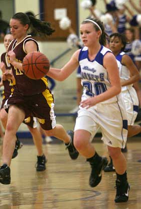 Logan Davis runs the ball up the court. (Photo by Rick Nation)