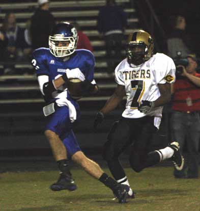 Bryant's Brandon Parish (2) hauls in a touchdown pass from Jimi Easterling. (Photo by Rick Nation)