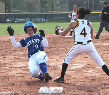 Jesseca Cudd (9) slides into third. (Photo by Mark Hart)