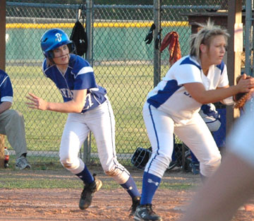 Sarah Hart starts home from third. (Photo by Mark Hart)