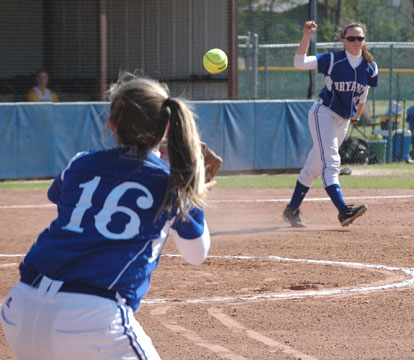 Jessie Taylor, right, fires a throw from third to Kayla Sory, 16, at first base. (Photo by Mark Hart)