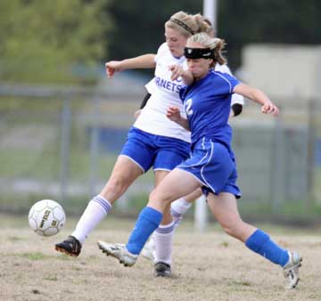 Bryant's Maggie Hart, left, tries to fend off a Conway player. (Photo by Misty Platt)