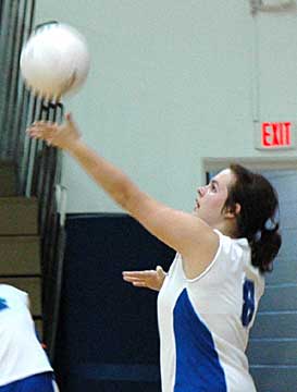 Jenifer Hubbard serves for the Lady Hornets. (Photo by Mark Hart)