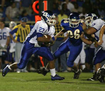 James Jones picked up 106 yards on 13 carries for the Hornets against Sheridan. (Photo by Rick Nation)
