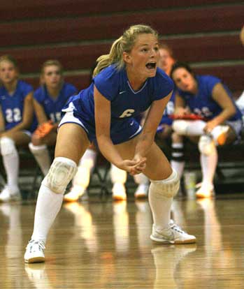 Lauren Reed sets up to receive a hit. (Photo by Rick Nation)