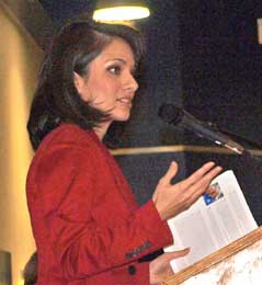Cristina Munoz speaks about her fellow journalist and friend, Anne Pressly. (Photo by Lana Clifton)