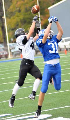 Stoney Stevens (31) contends with a Bauxite receiver for a pass. (Photo by Kevin Nagle)