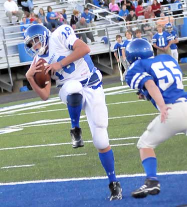 Daniel Bradford (18) hauls in a touchdown pass in front of Nic Jenkins (55). (Photo by Kevin Nagle)