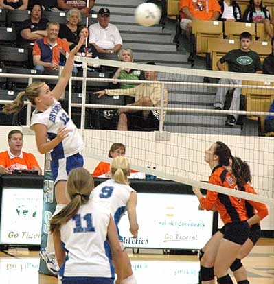 McKenzie Rice launches an off-handed spike. (Photo by Mark Hart)