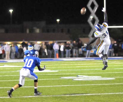 Caleb Garrett (10) prepares to grab a pass that was deflected by the leaping Deidrick Hobbs. (Photo by Kevin Nagle))