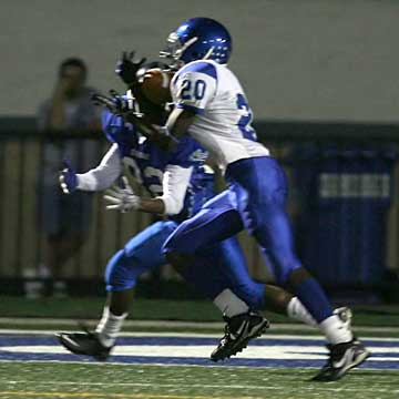 Greyson Gils (20) caught a team-high four passes. (Photo by Rick Nation)