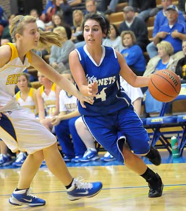 Carley Choate drives from the wing. (Photo by Kevin Nagle)