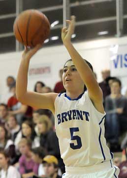 London Abernathy finished with 10 points for the Lady Hornets. (Photo by Kevin Nagle)