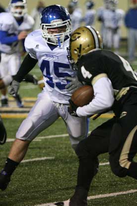 Middle linebacker Collin Chapdelaine zeroes in on a target. (Photo by Rick Nation)