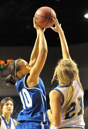 Breanna Blundell's shot is contested by Lakeside's Sarah Hamilton (21). (Photo by Kevin Nagle)