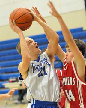 John Winn (21) led the Bryant Blue Hornets with 18 points Tuesday against Cabot North. (Photo by Kevin Nagle)