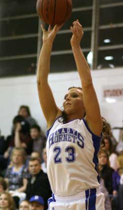 Kenzee Calley led the Lady Hornets with 10 points. (Photo by Rick Nation)