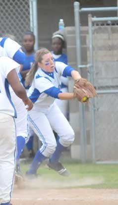 First baseman Kayla Sory hangs on after charging in to catch a pop. (Photo by Kevin Nagle)