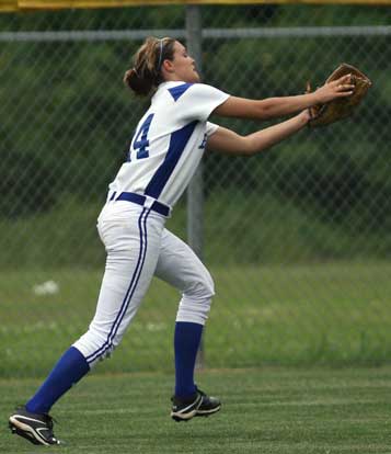 Jessica Works hauls down a drive to right-center. (Photo by Rick Nation)