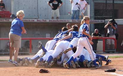 The Lady Hornets' celebratory pile. (Photo courtesy of Phil Pickett)