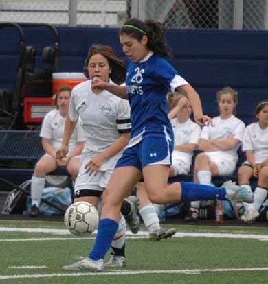 London Abernathy kicked the game-winner on Friday. (Photo by Mark Hart)