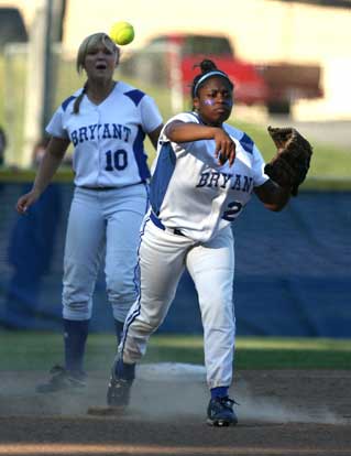 Shanika Johnson fires a throw to first. (Photo by Rick Nation)