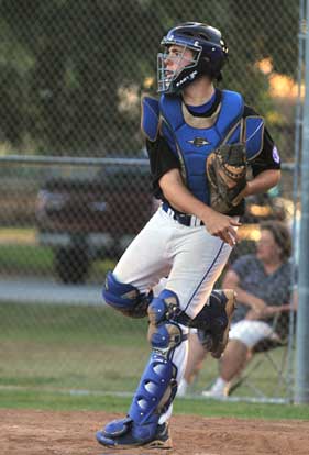 Josh Davis makes a throw to second. (photo by Ron Boyd)