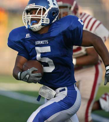 Karon Dismuke rolls to a 41-yard touchdown run. (Photo by Rick Nation).