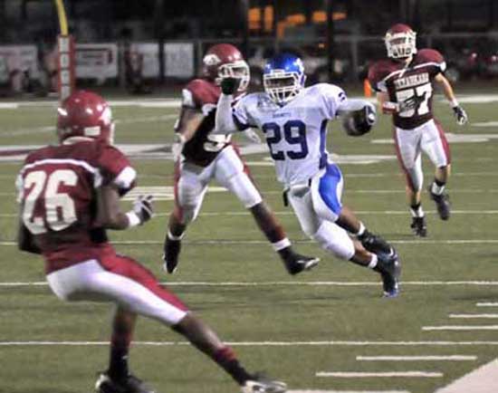 Senior Stephen Clark wends his way through the Texarkana defense. (Photo by Kevin Nagle)