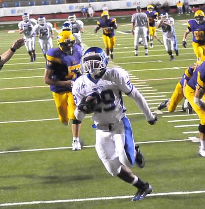 Steven Clark (29) scores against Little Rock Catholic. (Photo by Kevin Nagle)