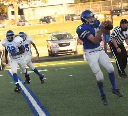 Devin Howard makes a catch as Demaja Price (32) and Kameron Guillory pursue. (Photo by Kevin Nagle)