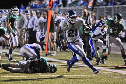 Ben Clark (21) heads toward the end zone. (Photo by Ron Boyd)