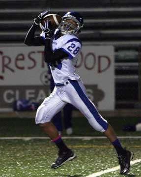 Jacob Gorham hauls in a pass. (Photo by Rick Nation)