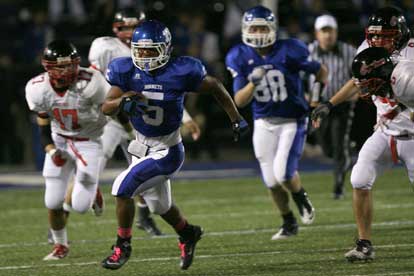 Karon Dismuke (5) breaks into the open after getting a block from Nate Rutherford (88). (Photo by Rick Nation)