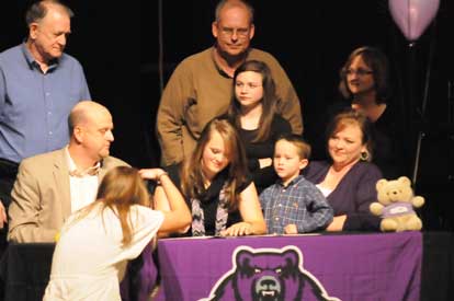 Jessie Taylor signs with UCA. (Photo by Kevin Nagle)
