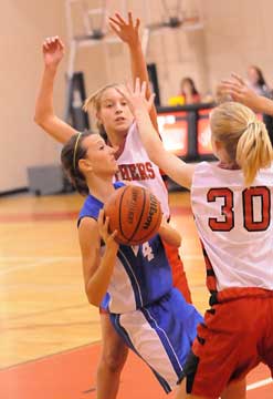 Kailey Nagle looks for room to shoot. (Photo by Kevin Nagle)