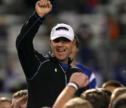 Head coach Kenny Horn celebrates with his freshman Hornets team. (Photo by Rick Nation)