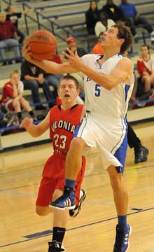 Bryant's Brandan Warner (5) goes up for a layup past Vilonia's David McMartin. (Photo by Kevin Nagle)