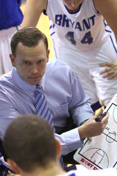 Coach Mike Abrahamson explains during a timeout. (Photo by Rick Nation)