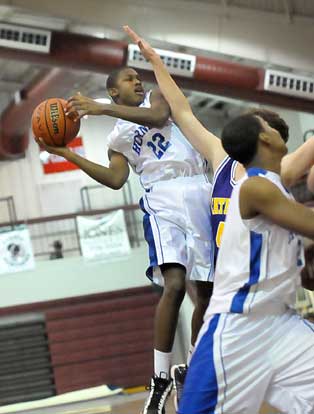 Cedarrian Crosby (22) saves a loose ball as teammate Brian Reed tries to get position. (Photo by Kevin Nagle)