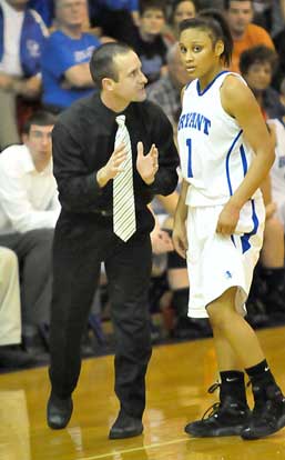 Lady Hornets coach Blake Condley makes a point with sophomore guard Kiara Moore. (Photo by Kevin Nagle)