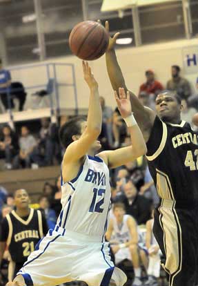 Brantley Cozart tries to get a shot over Central's Larry Wilborn. (Photo by Kevin Nagle)