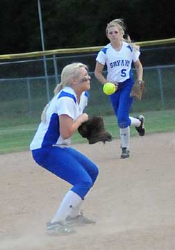 Cassidy Wilson knocks down a grounder as teammate Jenna Bruick moves to cover second. (Photo by Kevin Nagle)