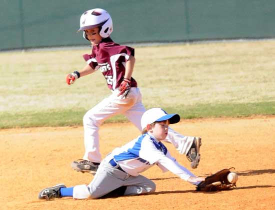 Luke Bickerstaff fields a throw to second. (Photo by Kevin Nagle)