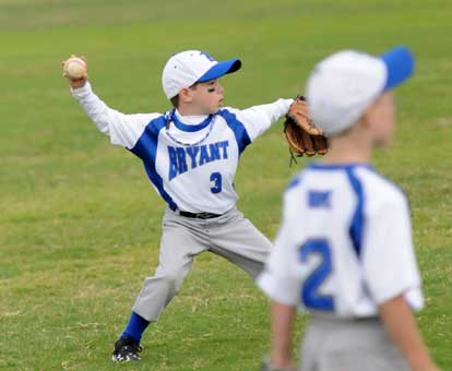 Luke Bickerstaff fires to first. (Photo by Kevin Nagle)