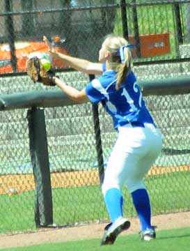 McKenzie Rice makes a tough catch on a foul fly. (Photo by Kevin Nagle)