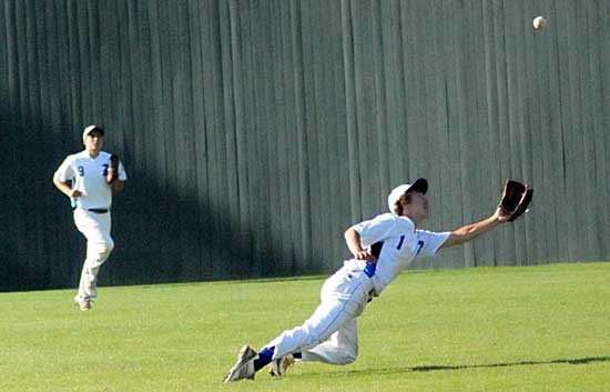 Ozzie Hurt dives after a flare into shallow right as teammate Josh Pultro comes in on the ball. (Photo by Kevin Nagle)